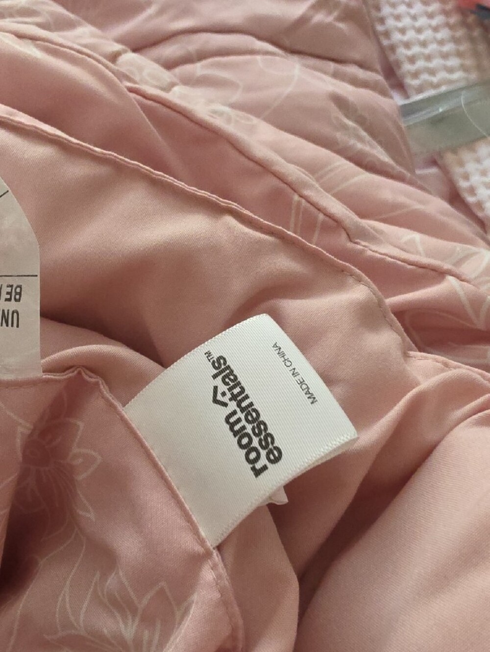 Room Essentials Pink Floral Comforter
